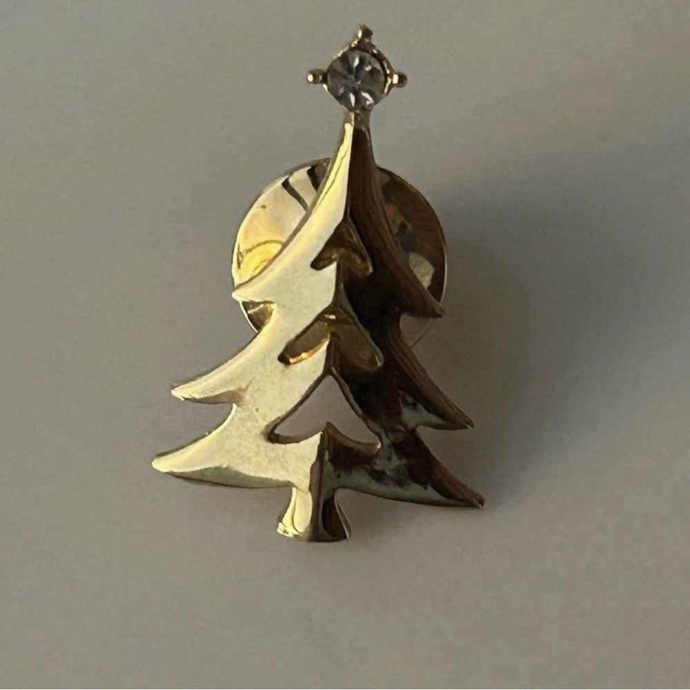 vintage Avon Christmas tree brooch jewelry pin
